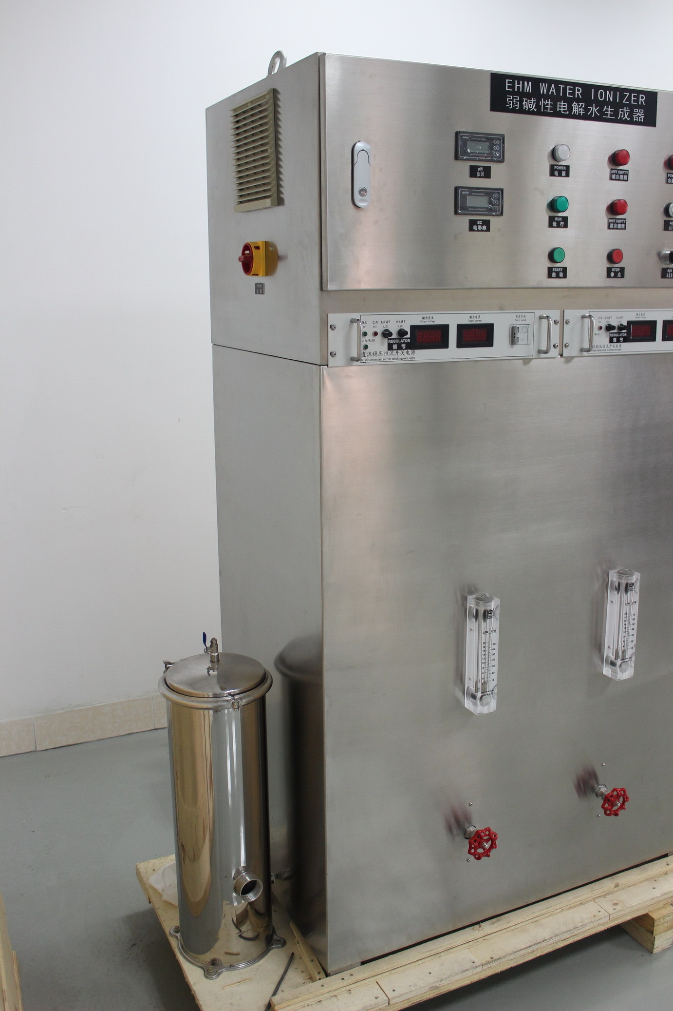 ペットボトル ウォーターのための水 Ionizer の多機能の商業清浄器 2000L/hour